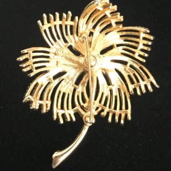 Sarah Coventry Gold Tone & Rhinestone Brooch - Picture 8 of 9